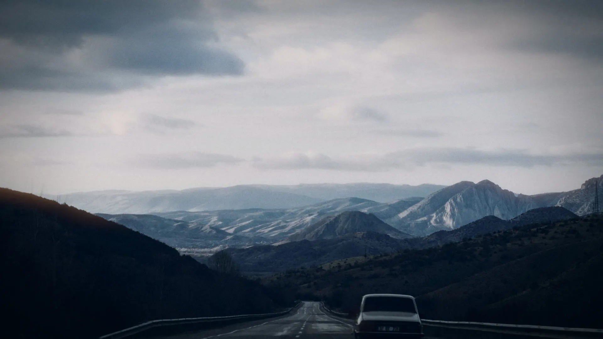 Paisaje: etalonado con el look Cine Azul 10 de Color Grade Resolve
