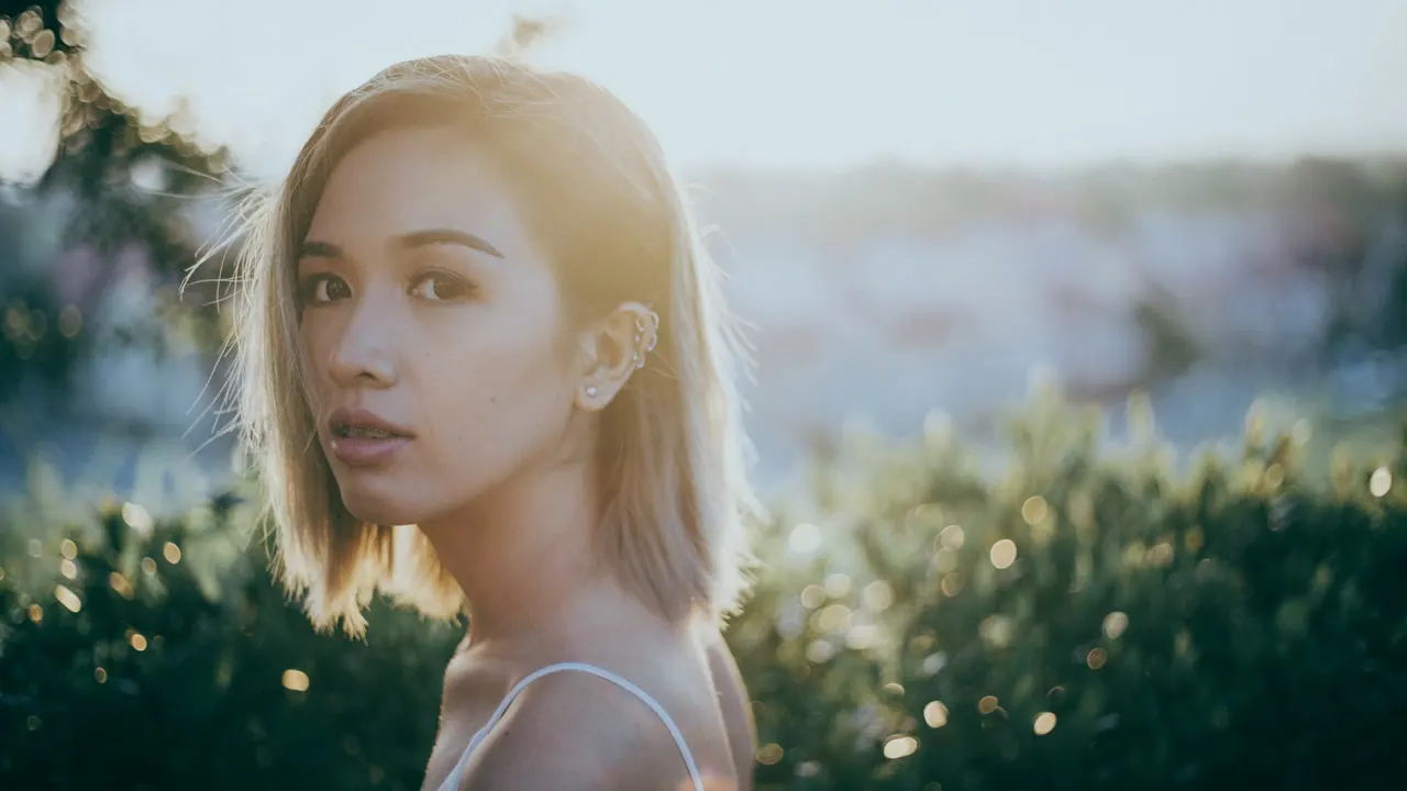 Retrato con el look Cine Azul 4 de Color Grade Resolve